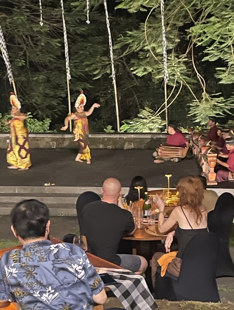 ¿¹¤ÎÃæ¤Î¥Ò¡¼¥ê¥ó¥°¥Û¥Æ¥ë-2