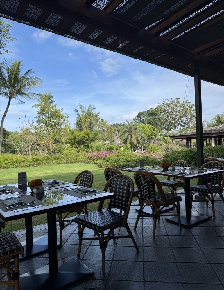 ビーチにプールにショッピングに-4