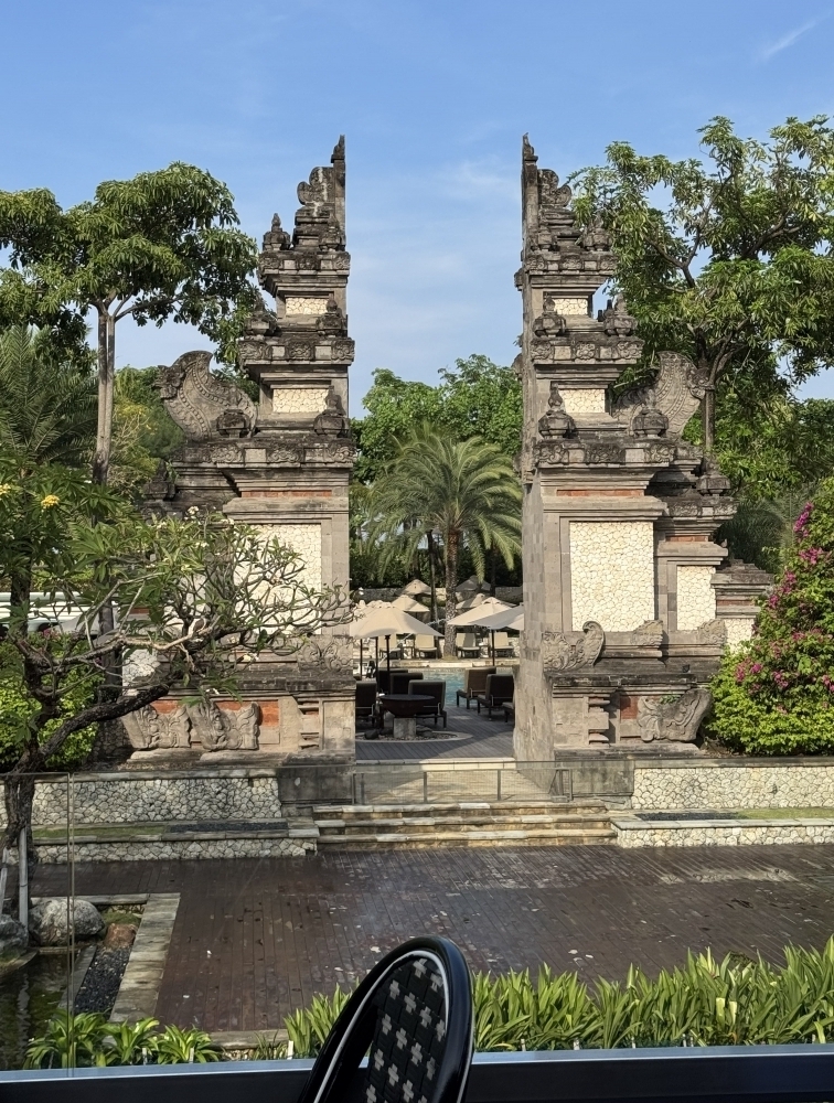 ビーチにプールにショッピングに-5